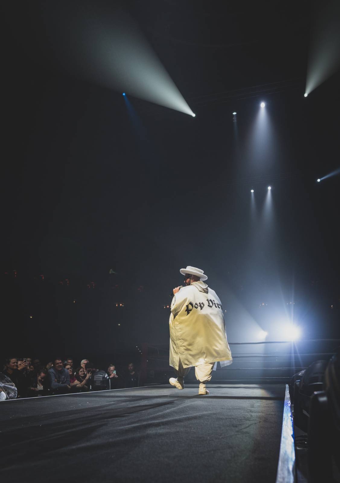 Kapitán Demo v O2 areně pokřtil album a griloval sele