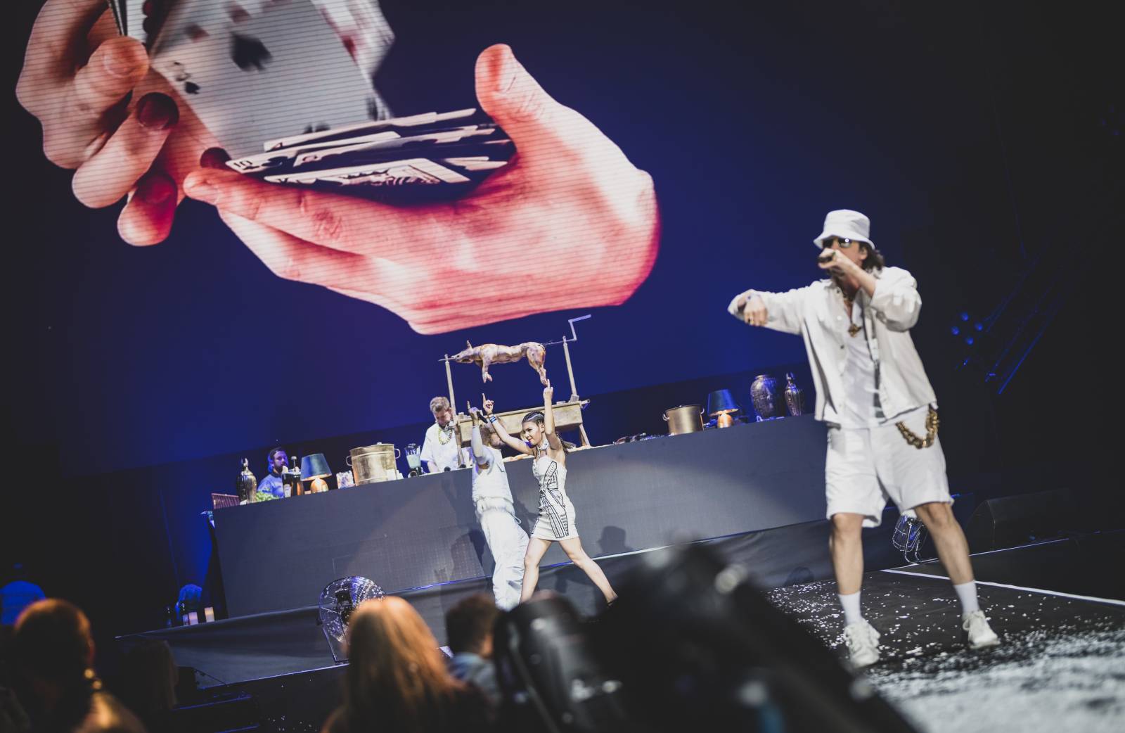 Kapitán Demo v O2 areně pokřtil album a griloval sele