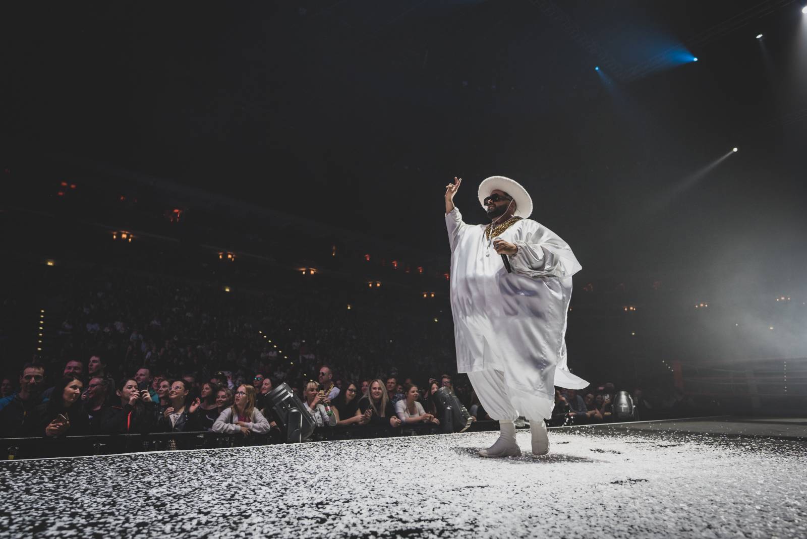 Kapitán Demo v O2 areně pokřtil album a griloval sele