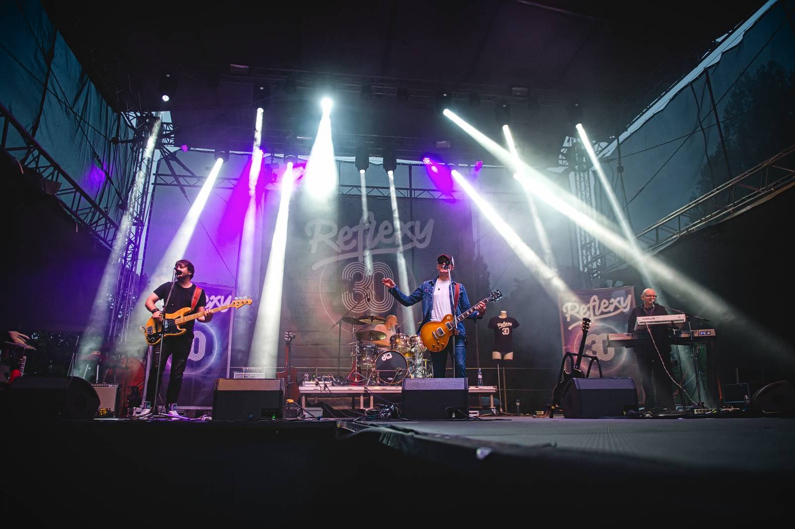 Druhý den Beerhousu: Mig 21 zahráli fanynce k svátku, vystoupili také Reflexy a Alkehol