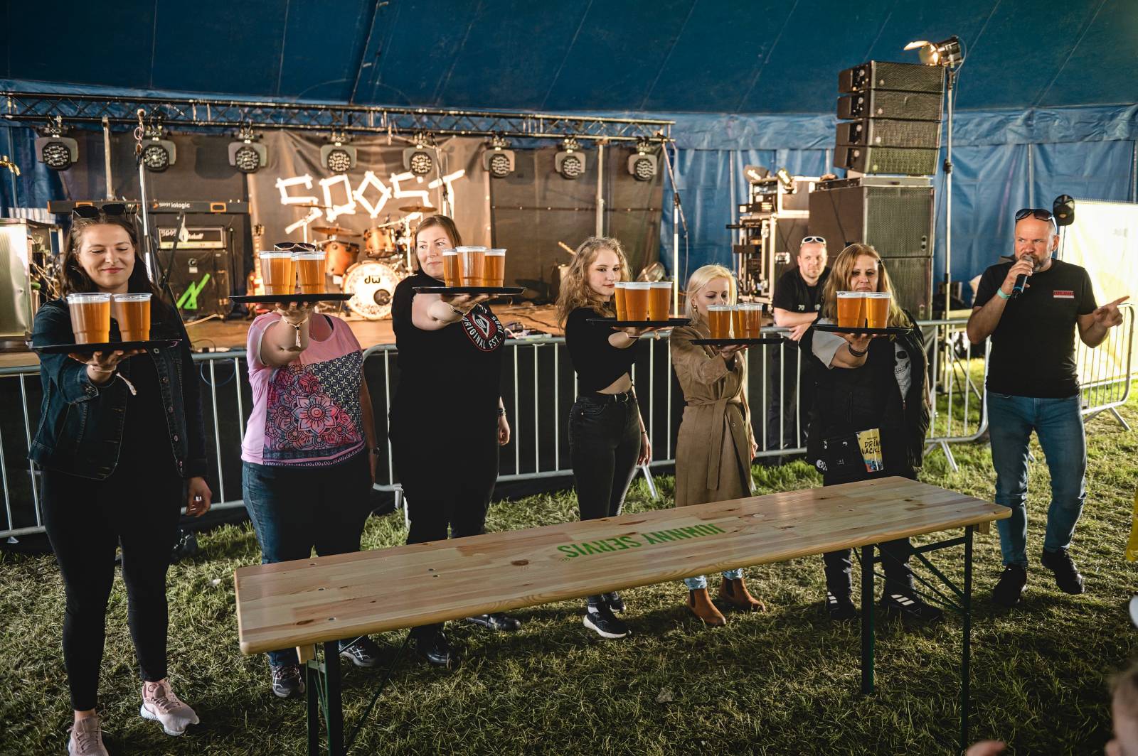 Druhý den Beerhousu: Mig 21 zahráli fanynce k svátku, vystoupili také Reflexy a Alkehol