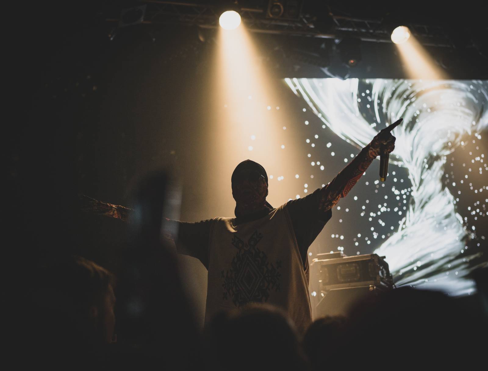 Kalush Orchestra vyprodala Lucerna Music Bar, fanoušky bavila mixem hudebních žánrů