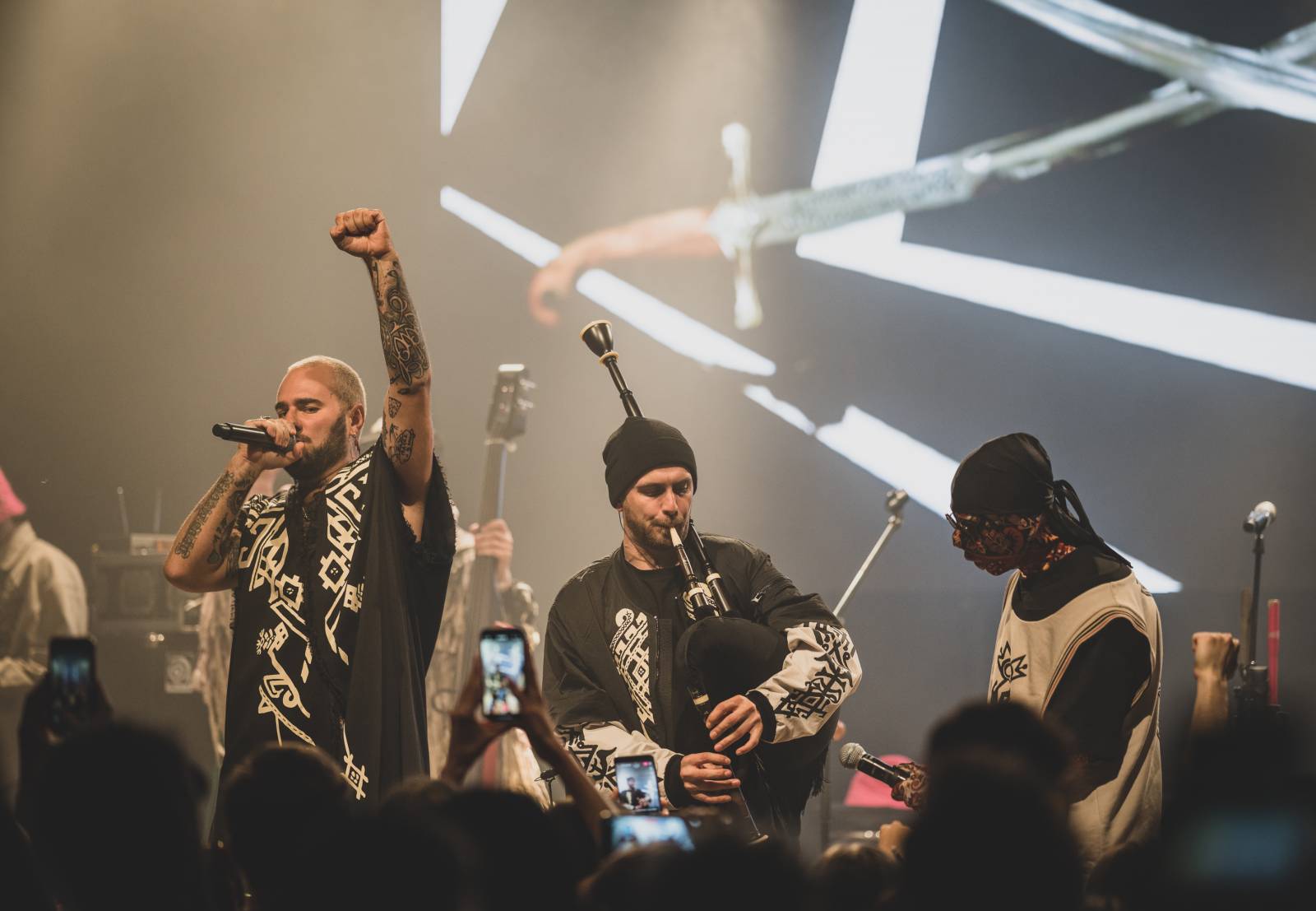 Kalush Orchestra vyprodala Lucerna Music Bar, fanoušky bavila mixem hudebních žánrů