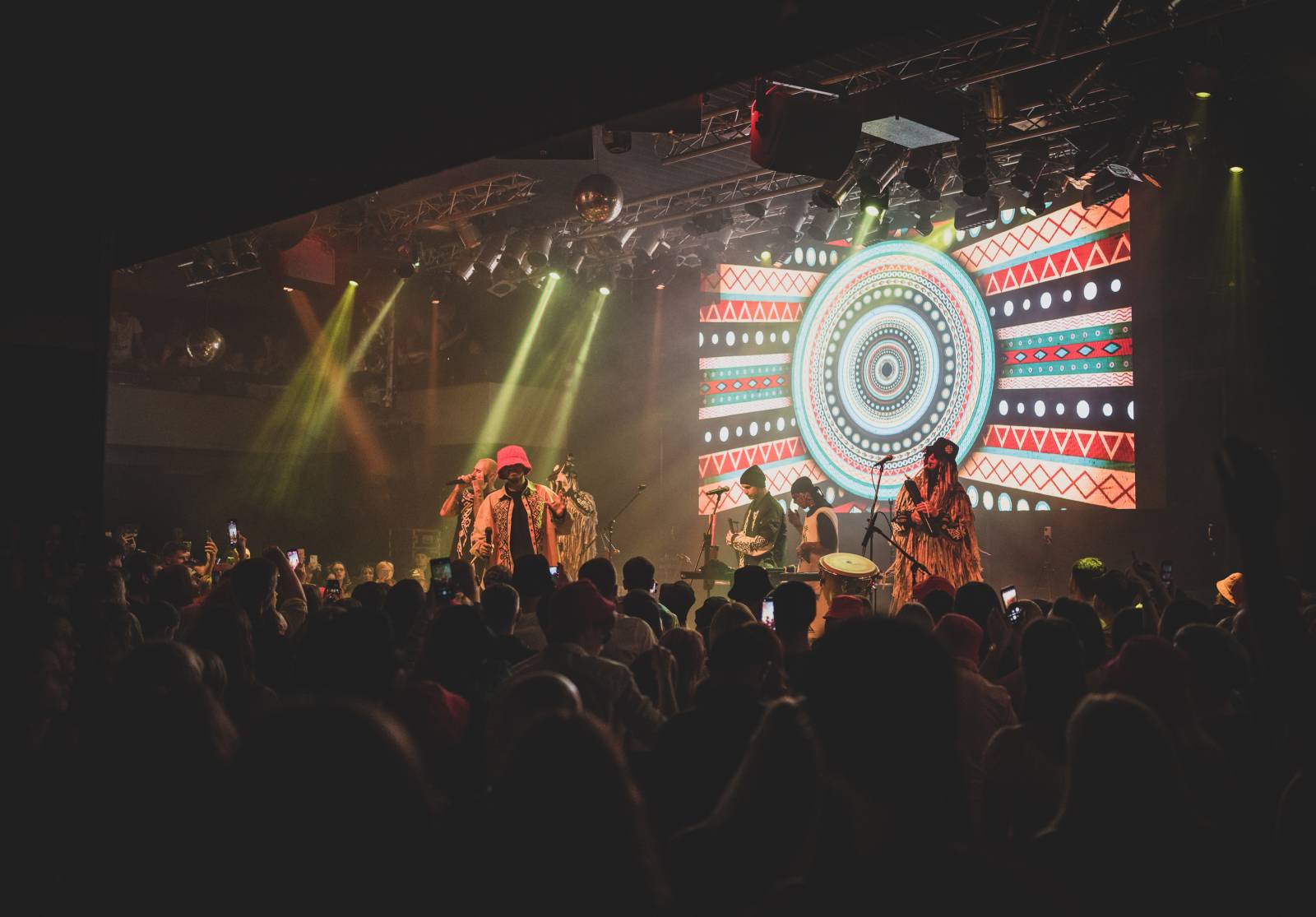 Kalush Orchestra vyprodala Lucerna Music Bar, fanoušky bavila mixem hudebních žánrů