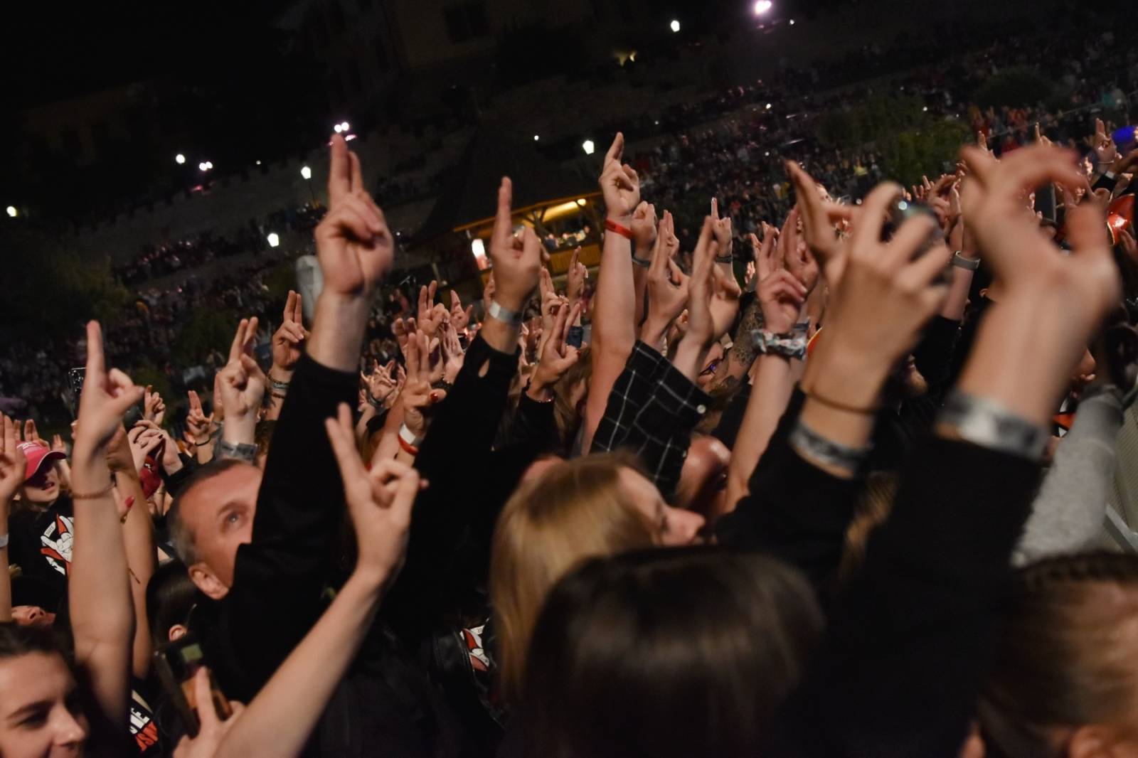 Rybičky 48 oslavily dvacetiny doma, popřáli jim Voxel či Imodium