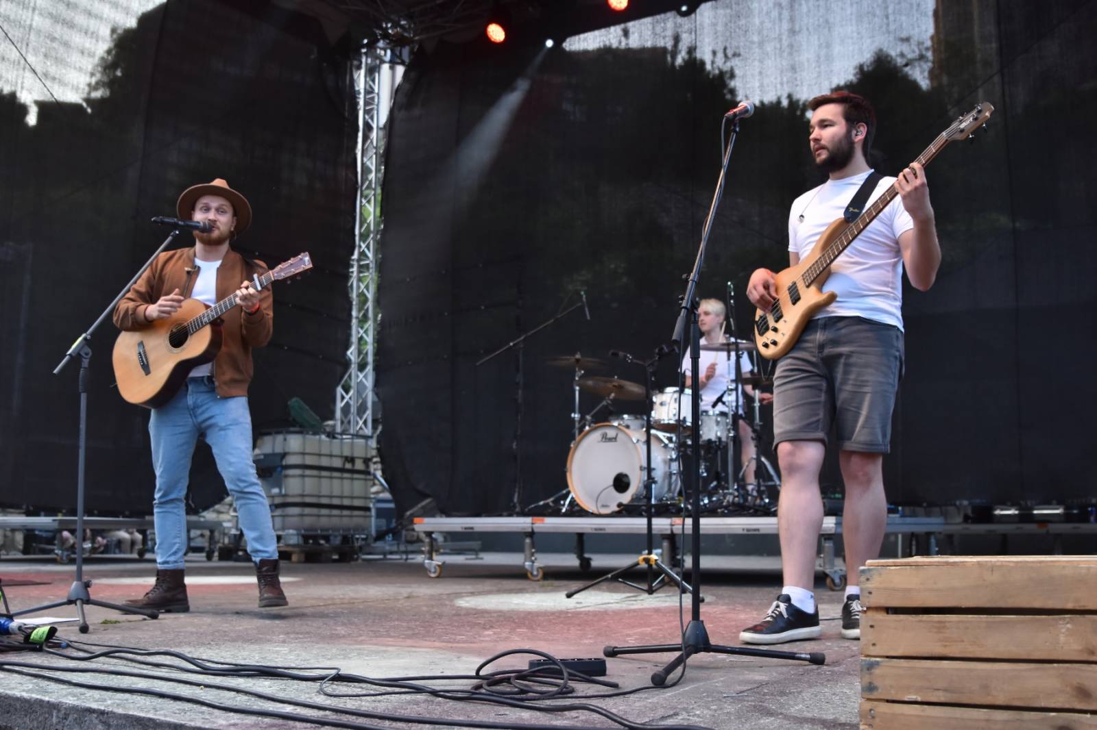 Rybičky 48 oslavily dvacetiny doma, popřáli jim Voxel či Imodium