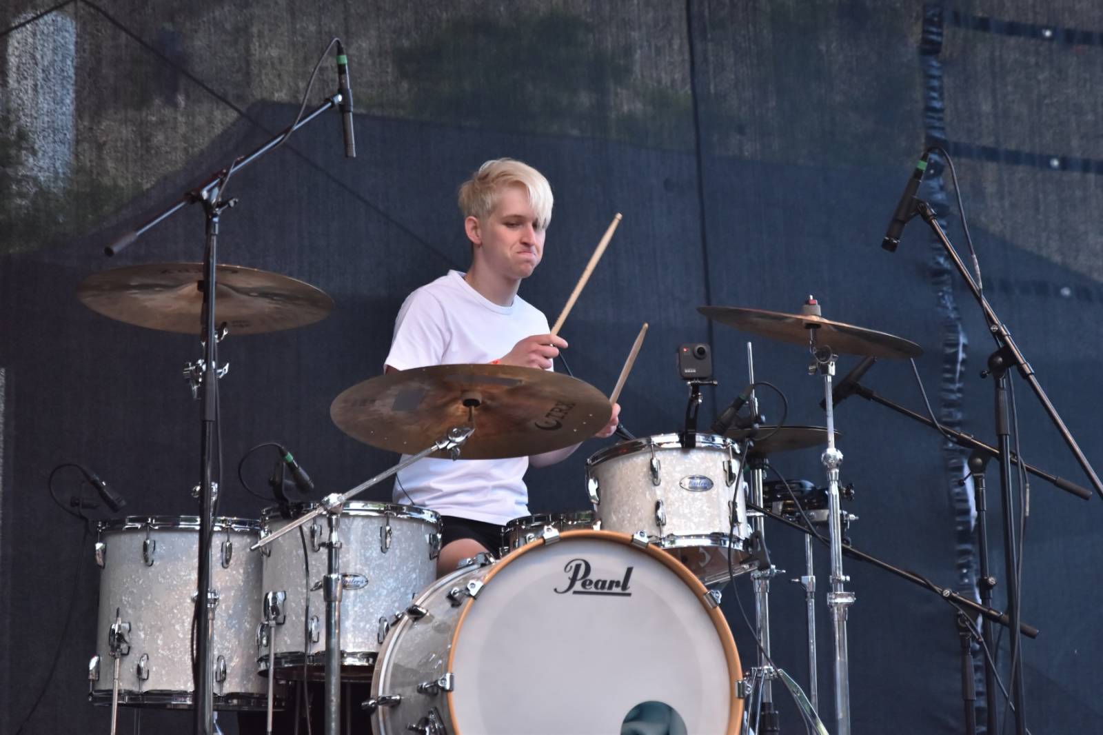 Rybičky 48 oslavily dvacetiny doma, popřáli jim Voxel či Imodium