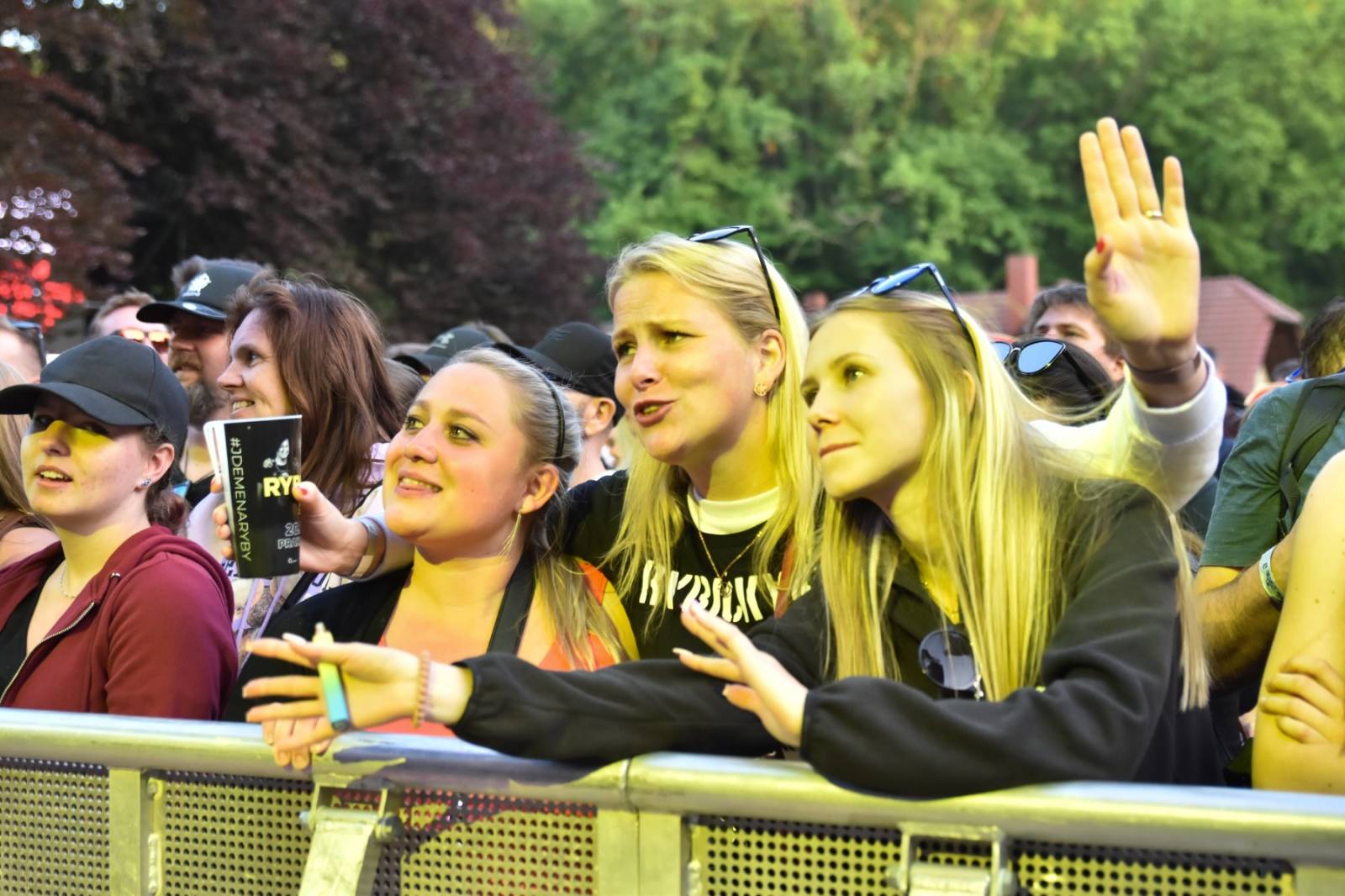 Rybičky 48 oslavily dvacetiny doma, popřáli jim Voxel či Imodium