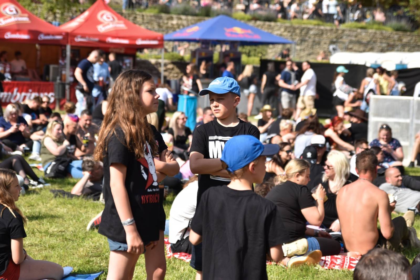 Rybičky 48 oslavily dvacetiny doma, popřáli jim Voxel či Imodium