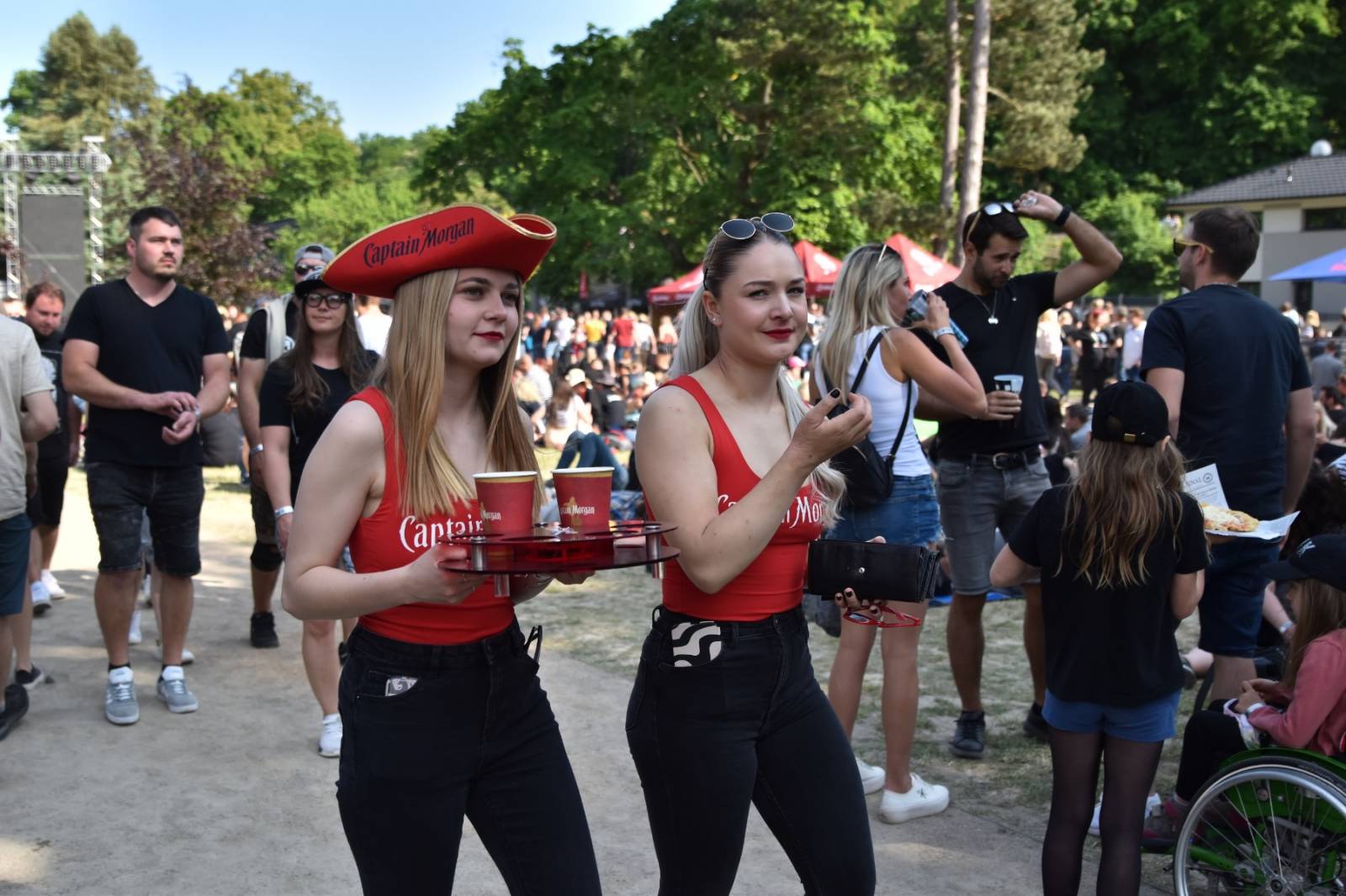 Rybičky 48 oslavily dvacetiny doma, popřáli jim Voxel či Imodium