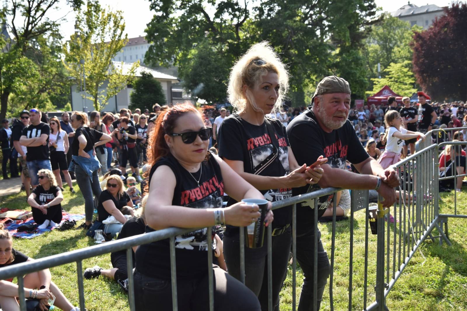 Rybičky 48 oslavily dvacetiny doma, popřáli jim Voxel či Imodium