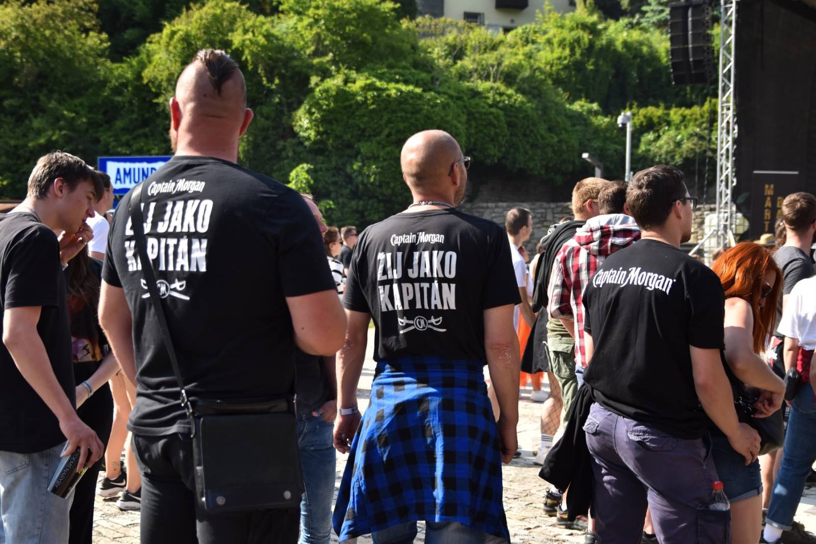 Rybičky 48 oslavily dvacetiny doma, popřáli jim Voxel či Imodium