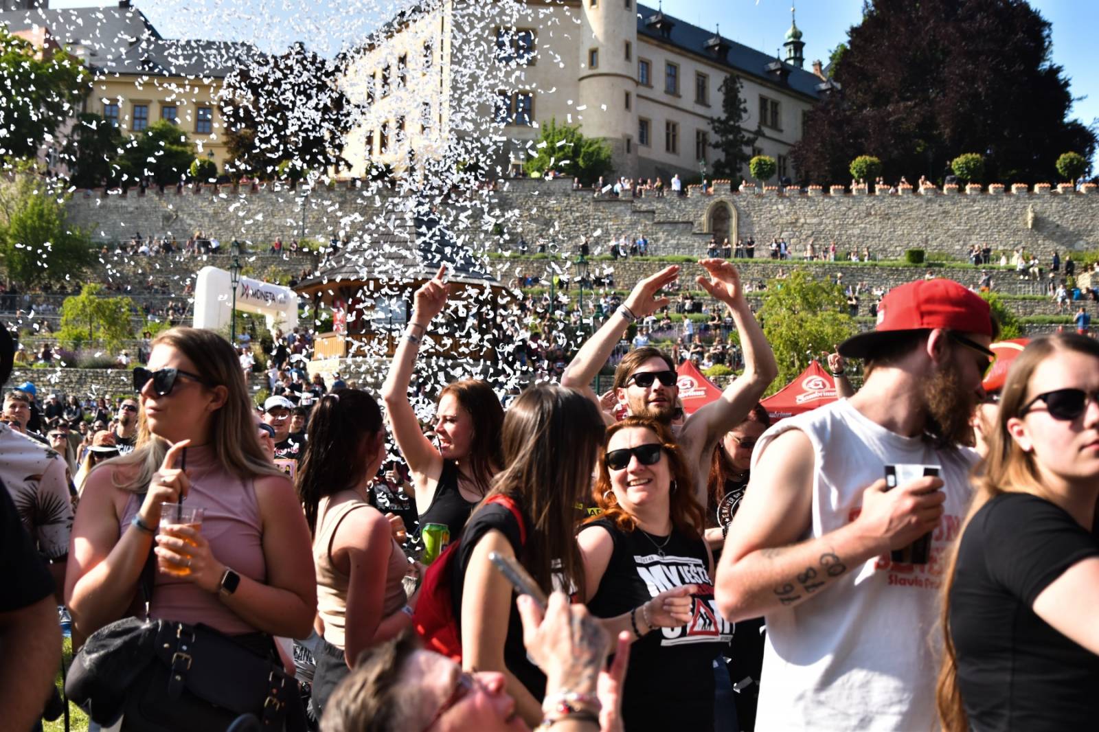 Rybičky 48 oslavily dvacetiny doma, popřáli jim Voxel či Imodium