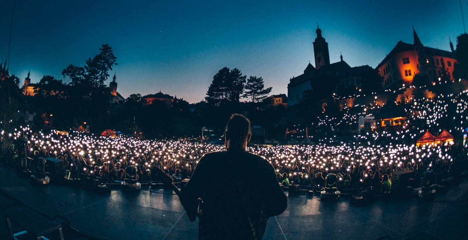 Show plná ohňostrojů a pyrotechniky. Rybičky 48 to rozbalily doma v Kutné Hoře