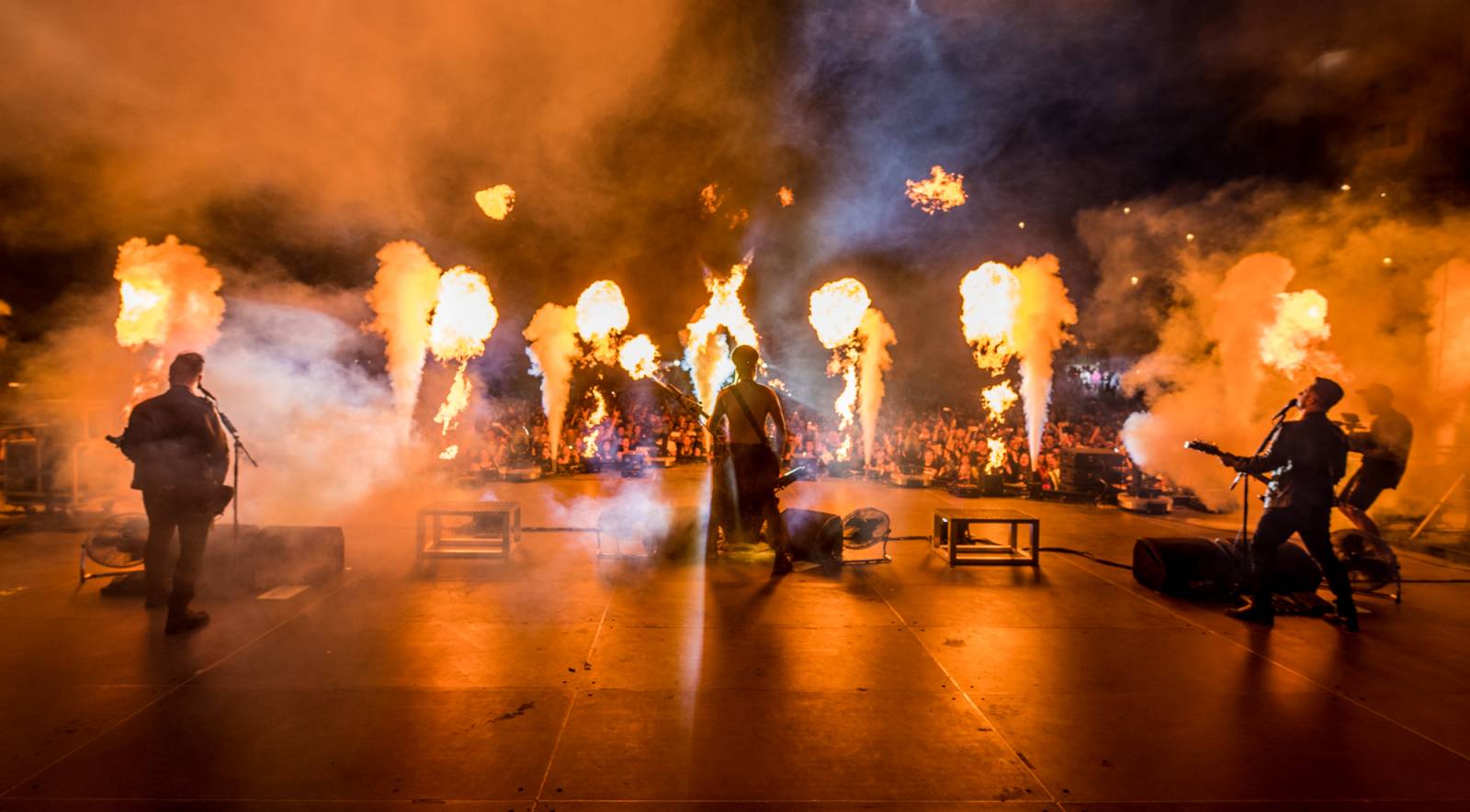 Show plná ohňostrojů a pyrotechniky. Rybičky 48 to rozbalily doma v Kutné Hoře