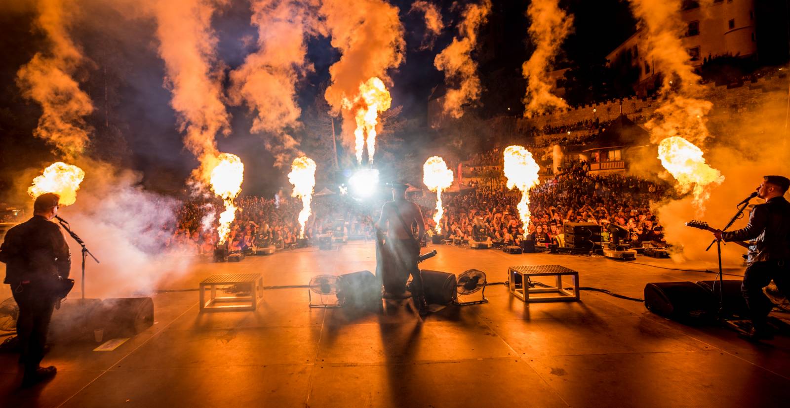 Show plná ohňostrojů a pyrotechniky. Rybičky 48 to rozbalily doma v Kutné Hoře