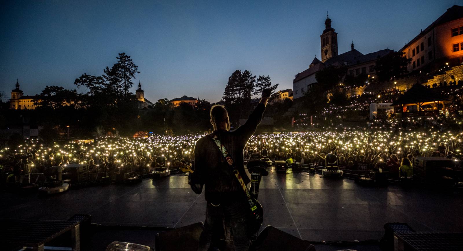 Show plná ohňostrojů a pyrotechniky. Rybičky 48 to rozbalily doma v Kutné Hoře