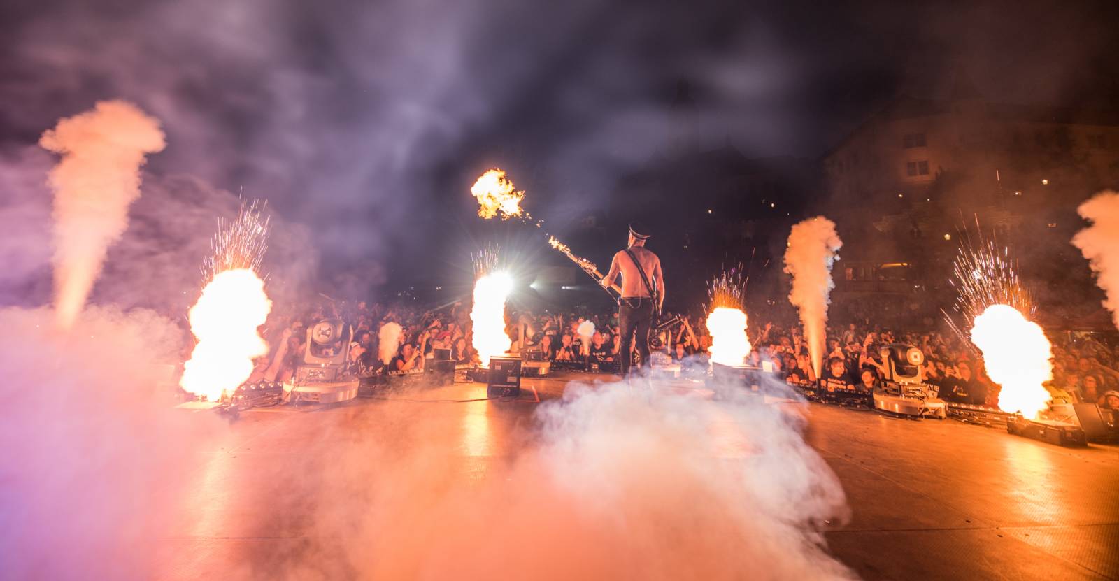 Show plná ohňostrojů a pyrotechniky. Rybičky 48 to rozbalily doma v Kutné Hoře