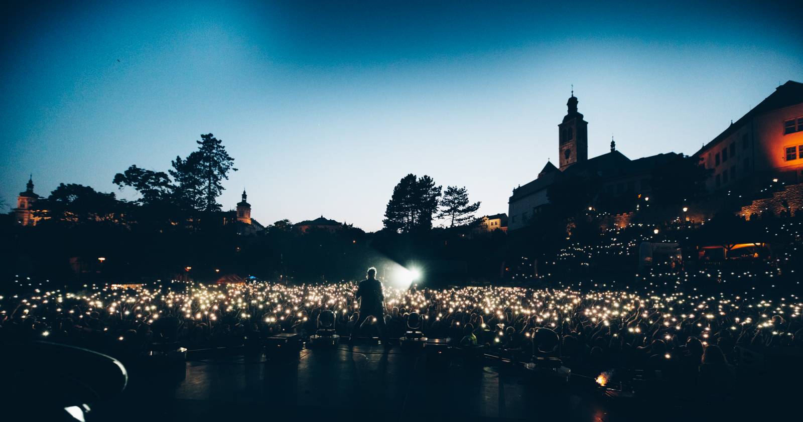 Show plná ohňostrojů a pyrotechniky. Rybičky 48 to rozbalily doma v Kutné Hoře