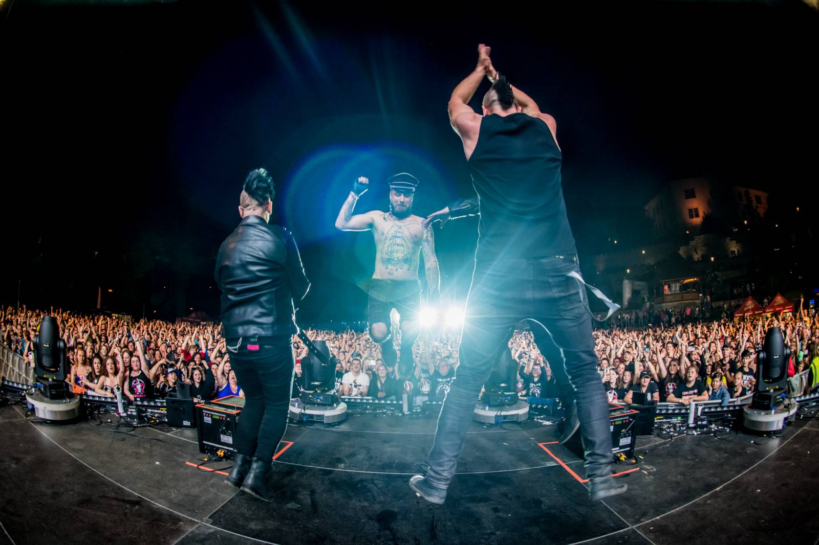 Show plná ohňostrojů a pyrotechniky. Rybičky 48 to rozbalily doma v Kutné Hoře