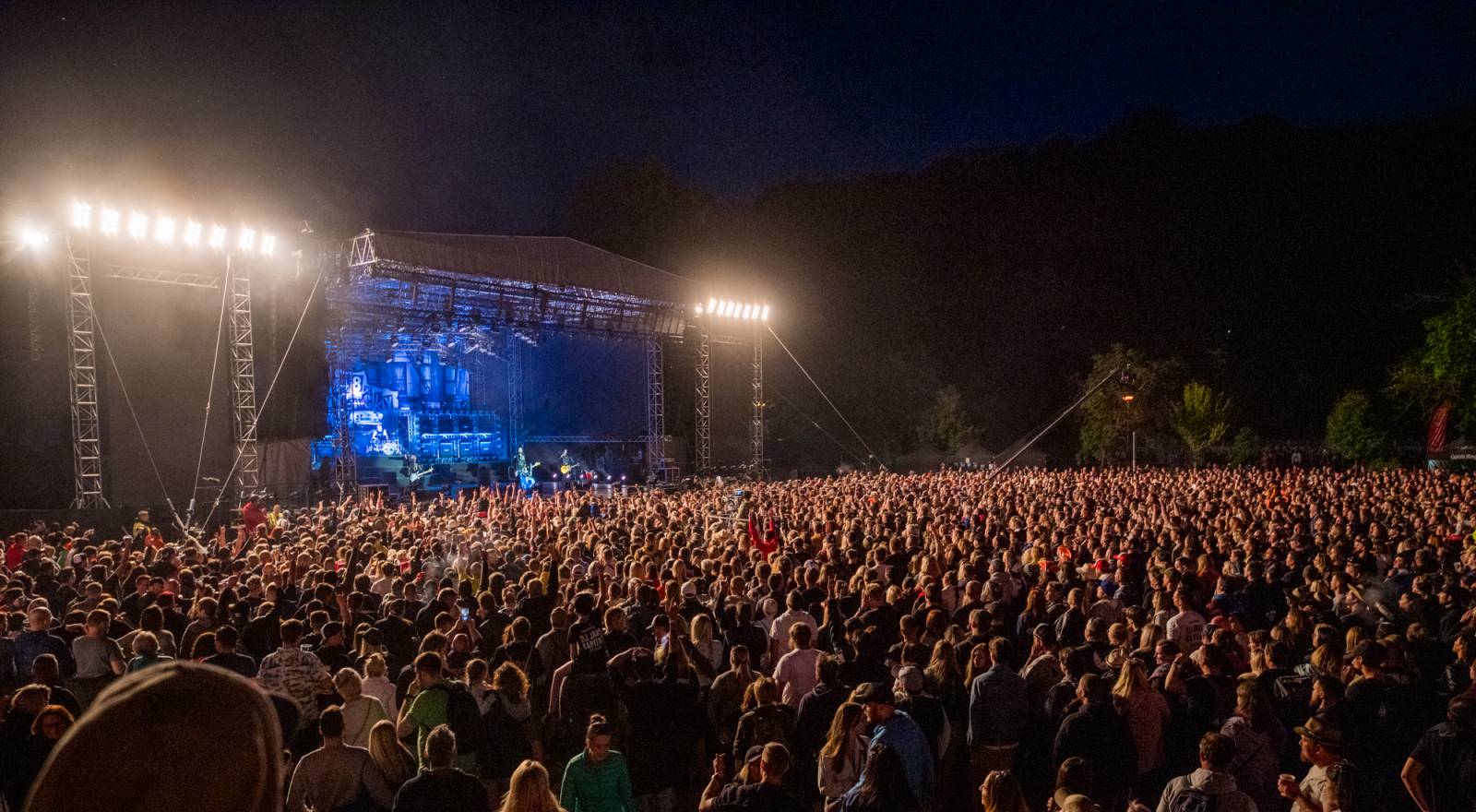 Show plná ohňostrojů a pyrotechniky. Rybičky 48 to rozbalily doma v Kutné Hoře