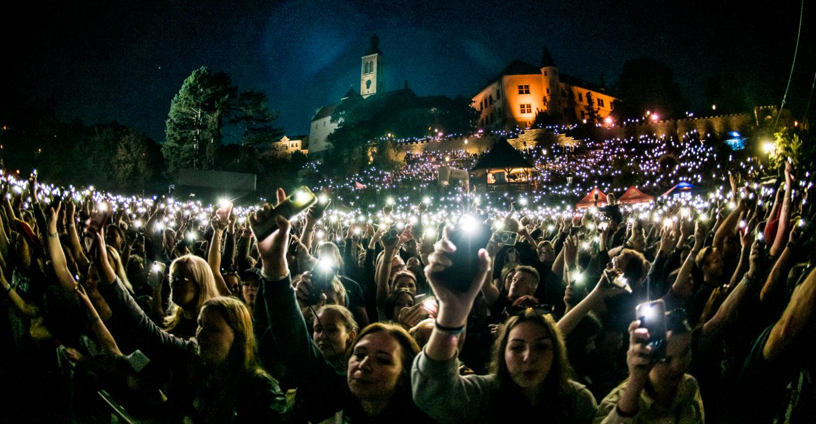 Show plná ohňostrojů a pyrotechniky. Rybičky 48 to rozbalily doma v Kutné Hoře