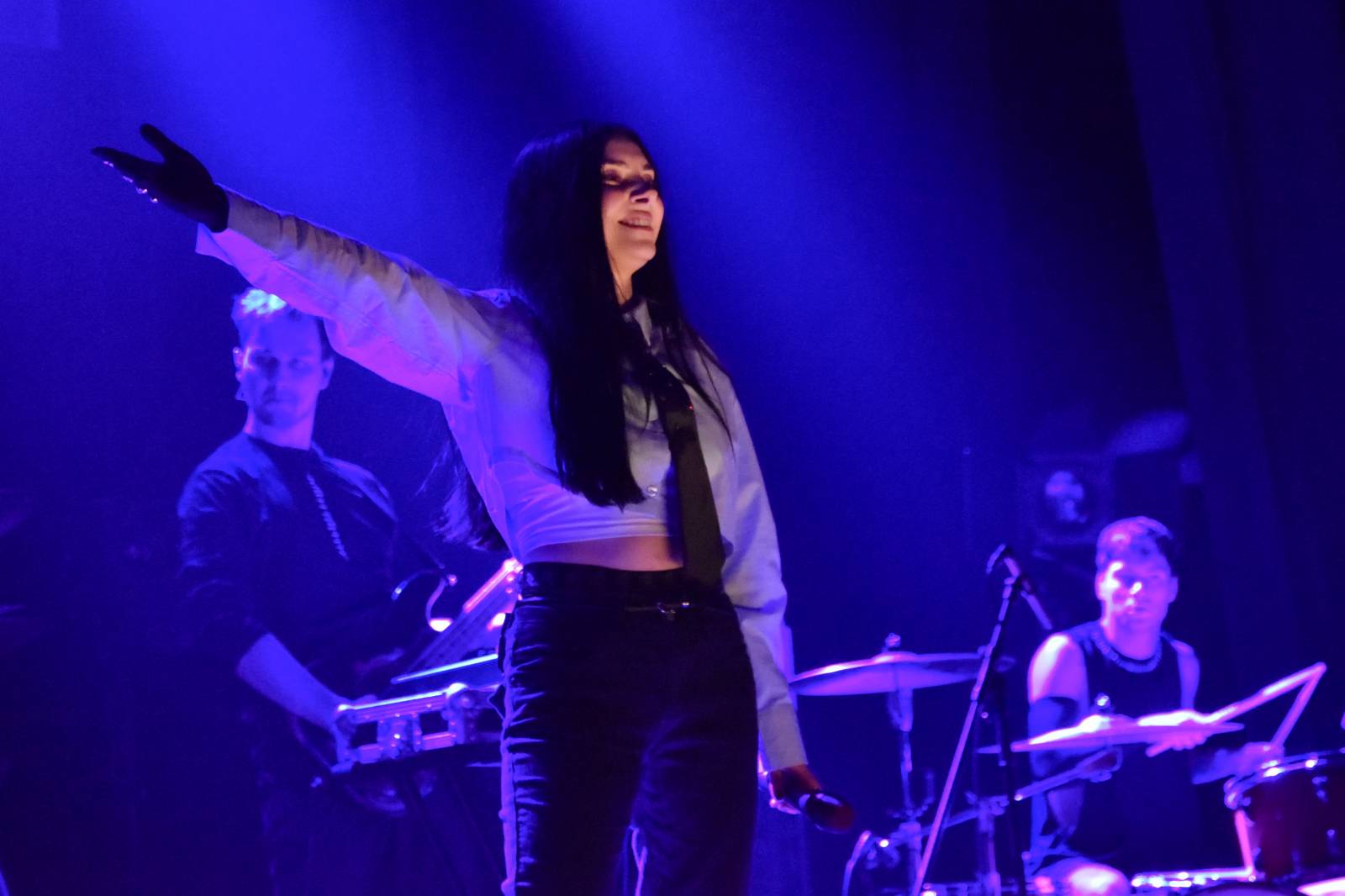 John Wolfhooker si nechali v Akropoli desku pokřtít fanouškem a projeli se na lamě, vzali s sebou Pam Rabbit