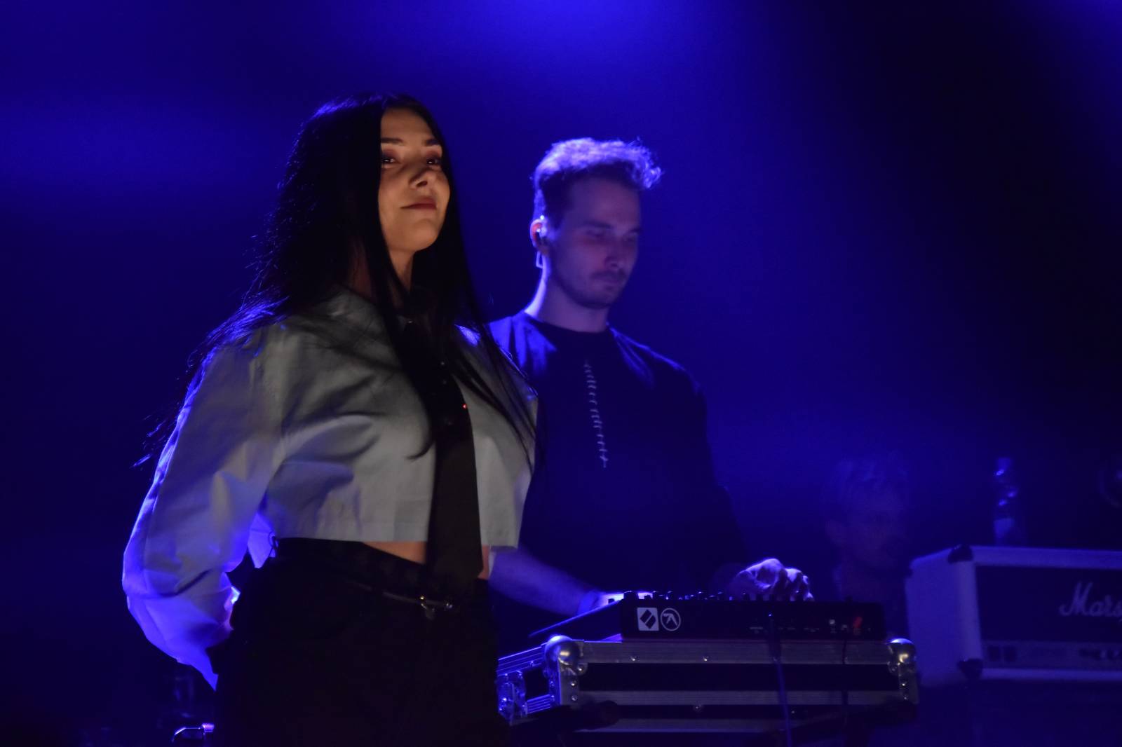 John Wolfhooker si nechali v Akropoli desku pokřtít fanouškem a projeli se na lamě, vzali s sebou Pam Rabbit