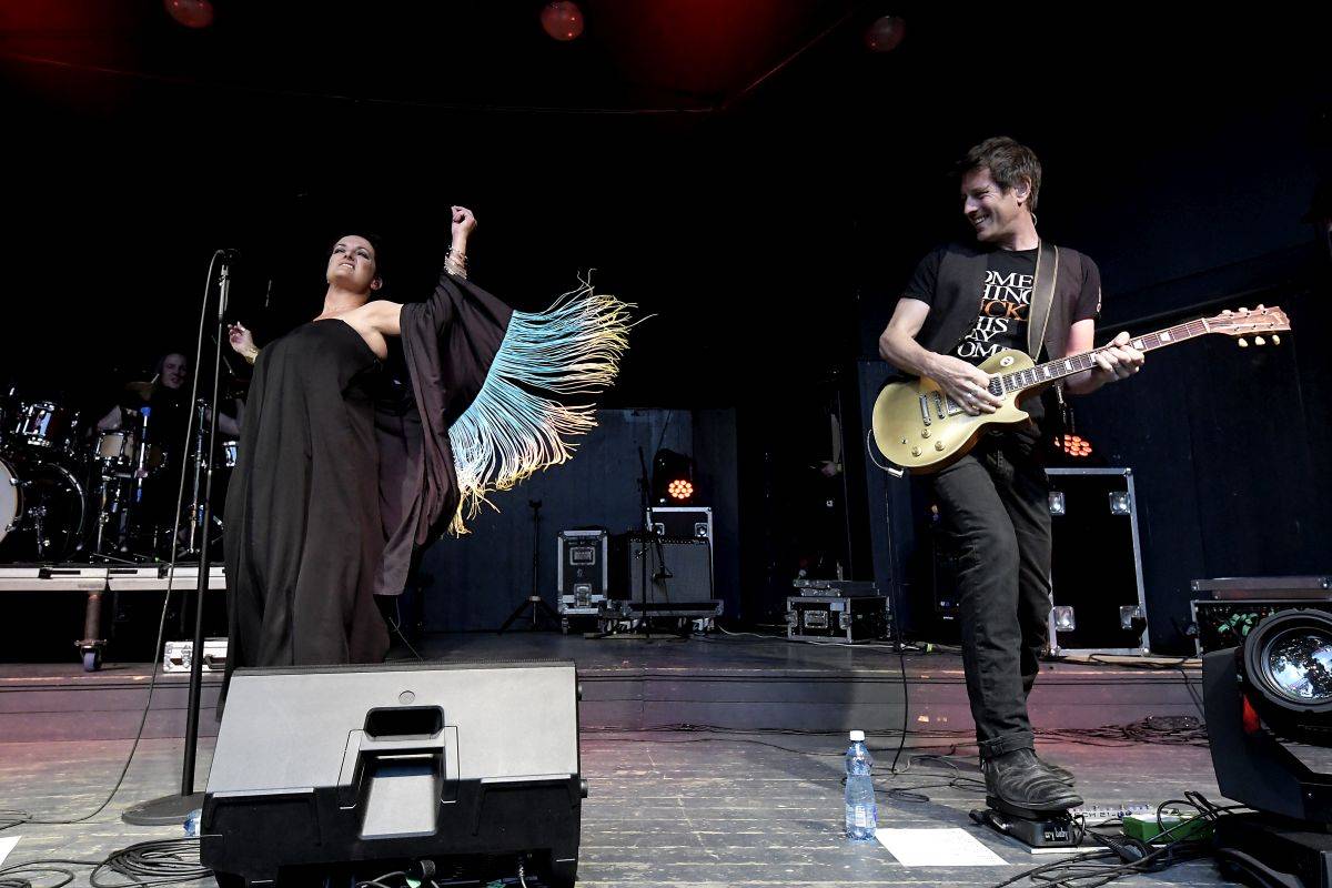 Kosheen zahájili turné po Česku, fanoušky bavili v Riegrových sadech