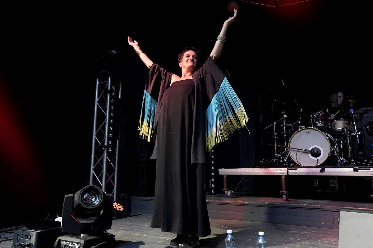 Kosheen zahájili turné po Česku, fanoušky bavili v Riegrových sadech