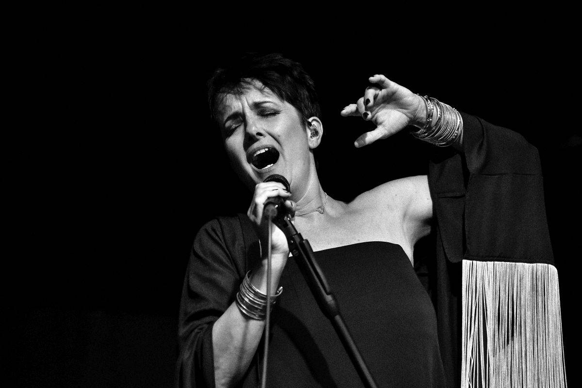 Kosheen zahájili turné po Česku, fanoušky bavili v Riegrových sadech