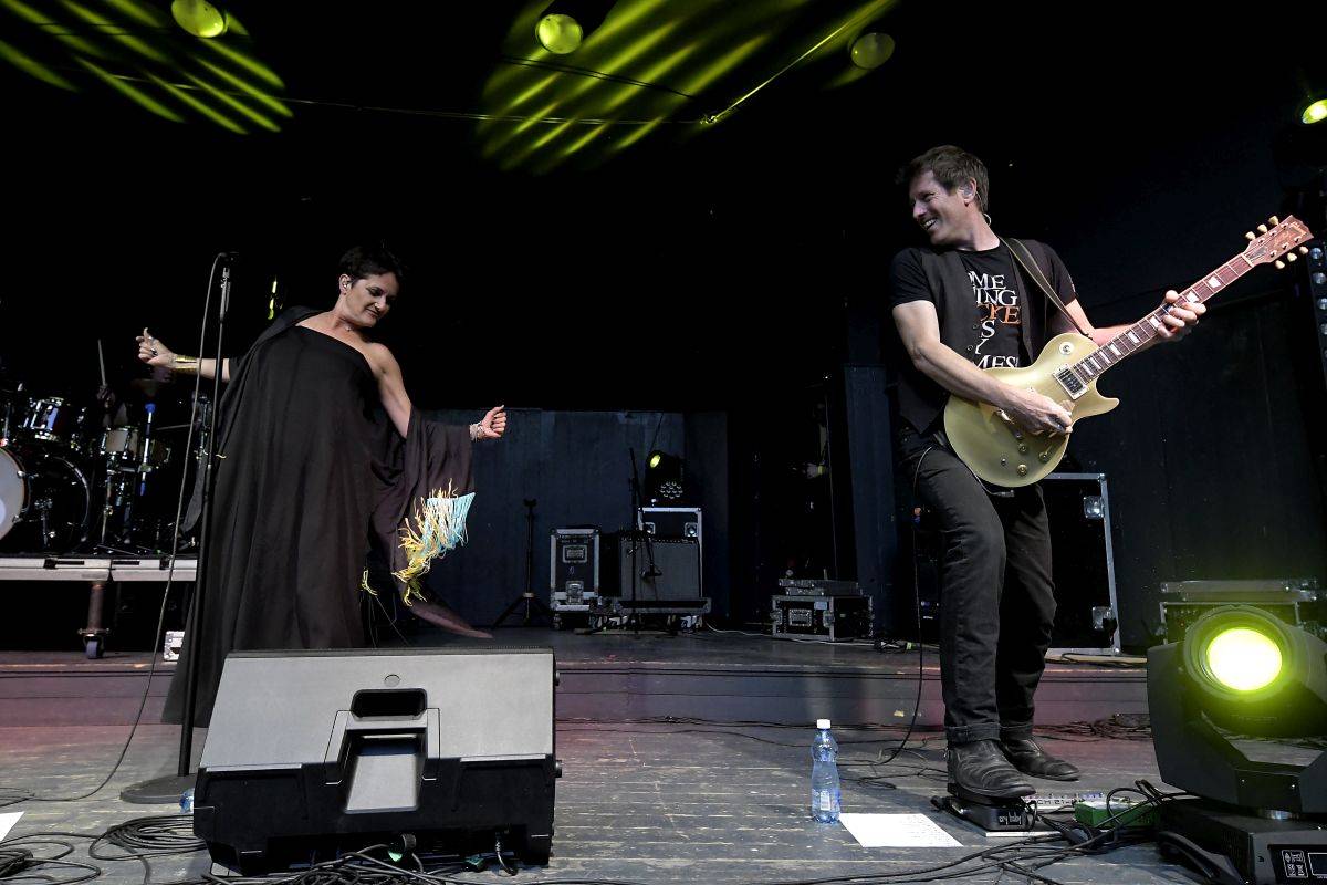 Kosheen zahájili turné po Česku, fanoušky bavili v Riegrových sadech