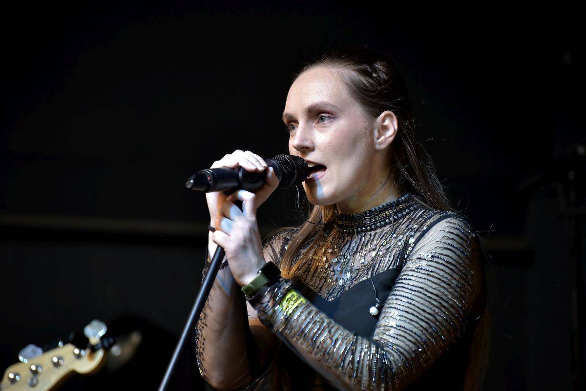 Kosheen zahájili turné po Česku, fanoušky bavili v Riegrových sadech