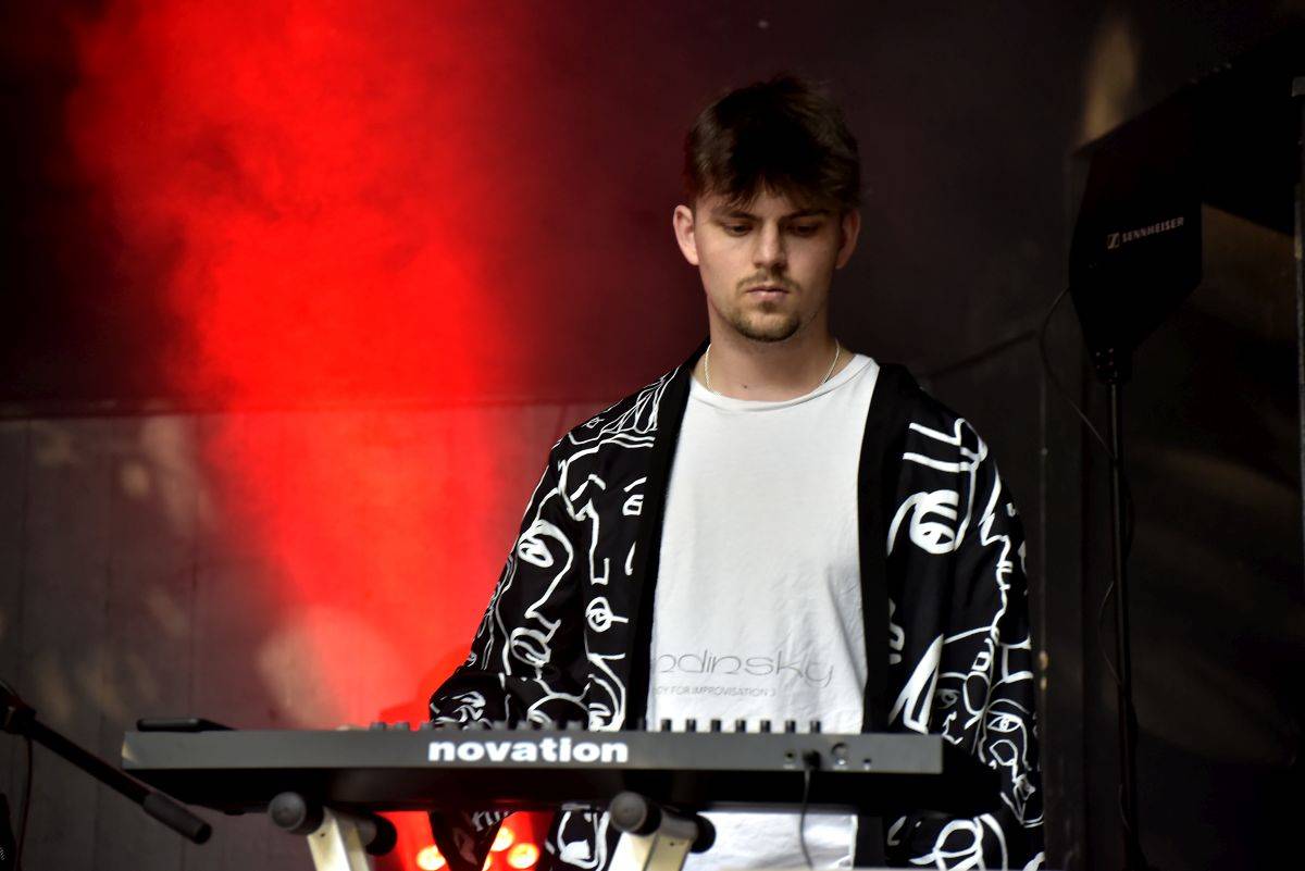 Kosheen zahájili turné po Česku, fanoušky bavili v Riegrových sadech