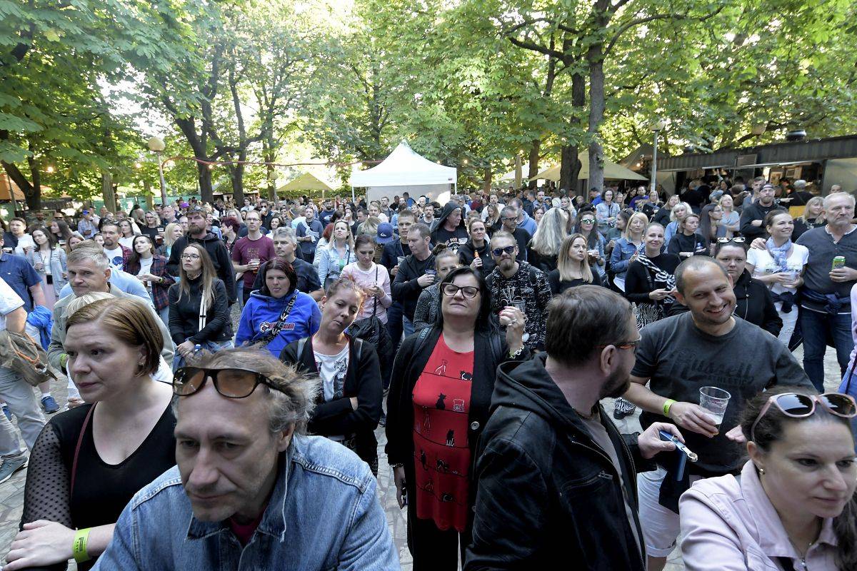 Kosheen zahájili turné po Česku, fanoušky bavili v Riegrových sadech