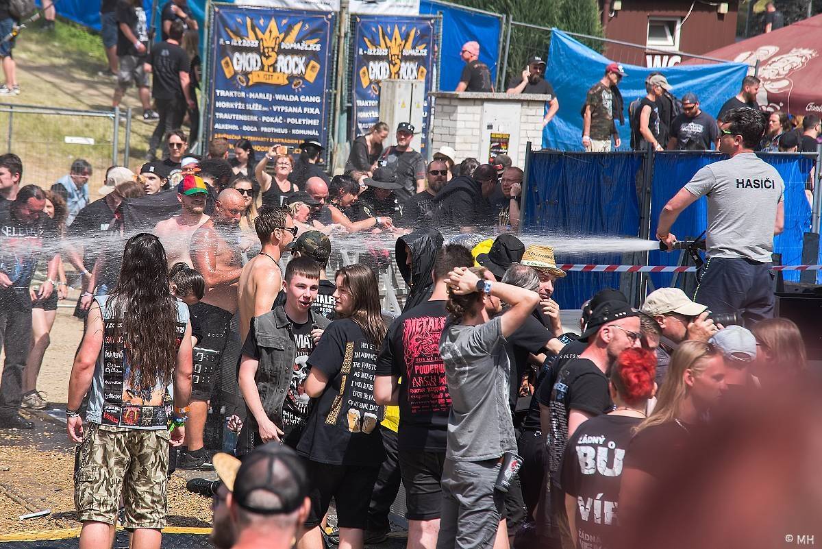 Druhý den Metalfestu kázali Powerwolf, rozjeli to také Korpiklaani a Turmion Kätilöt