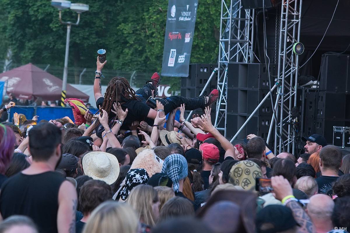 Druhý den Metalfestu kázali Powerwolf, rozjeli to také Korpiklaani a Turmion Kätilöt