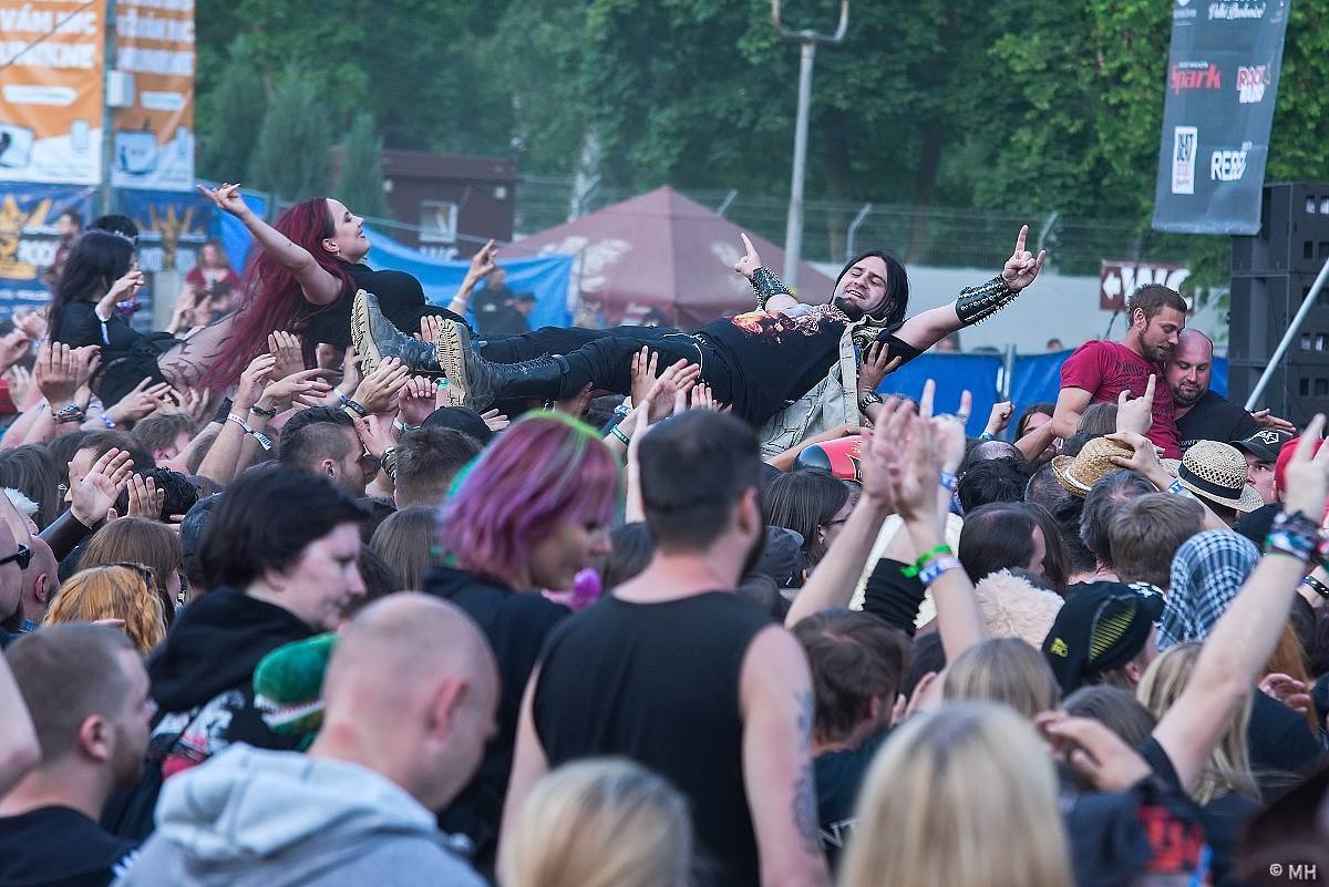 Druhý den Metalfestu kázali Powerwolf, rozjeli to také Korpiklaani a Turmion Kätilöt