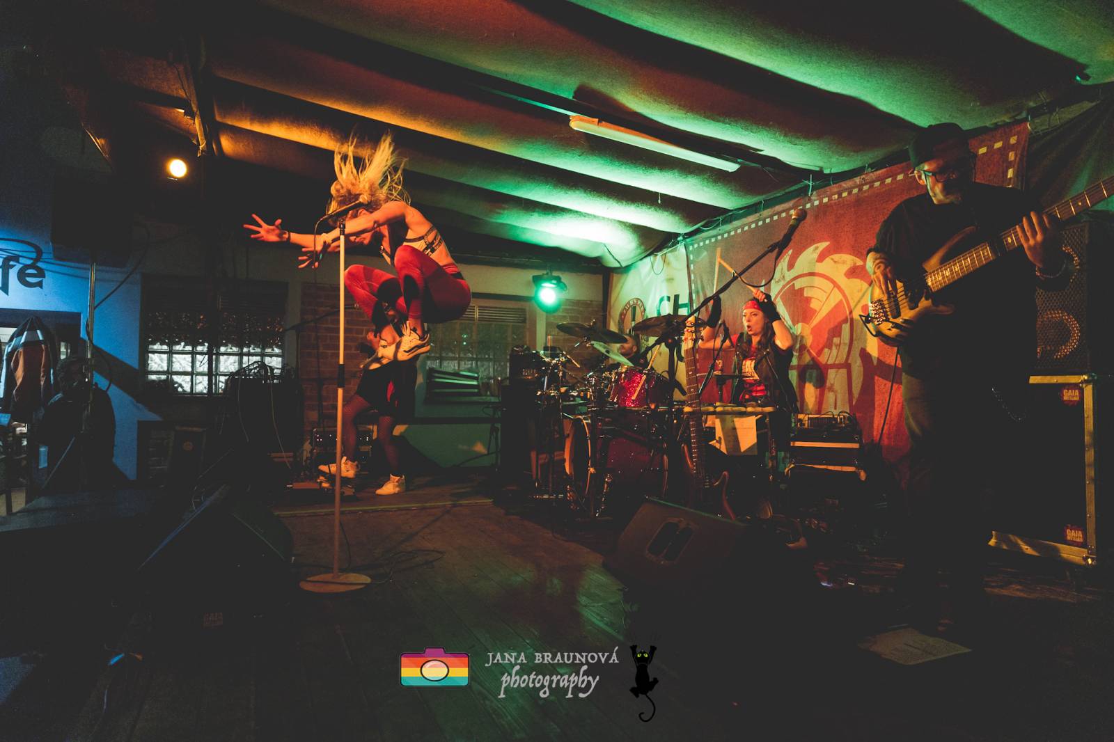 Gaia Mesiah zavítala do Plzně, odehrála energickou a divokou show