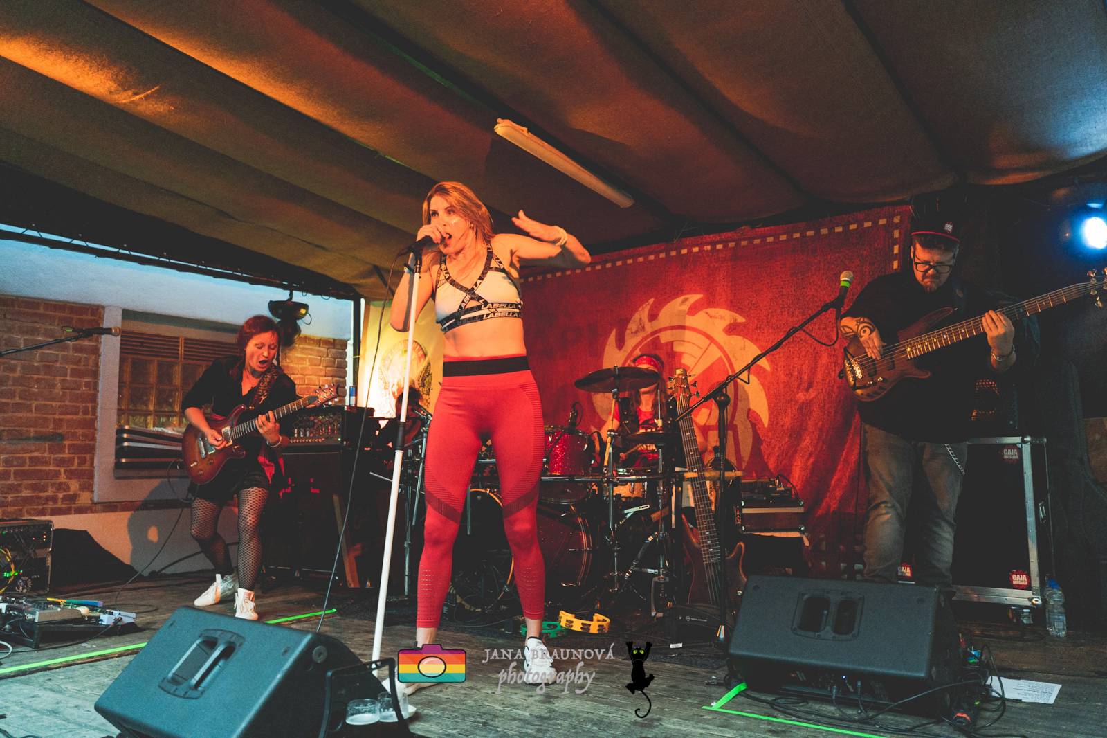 Gaia Mesiah zavítala do Plzně, odehrála energickou a divokou show