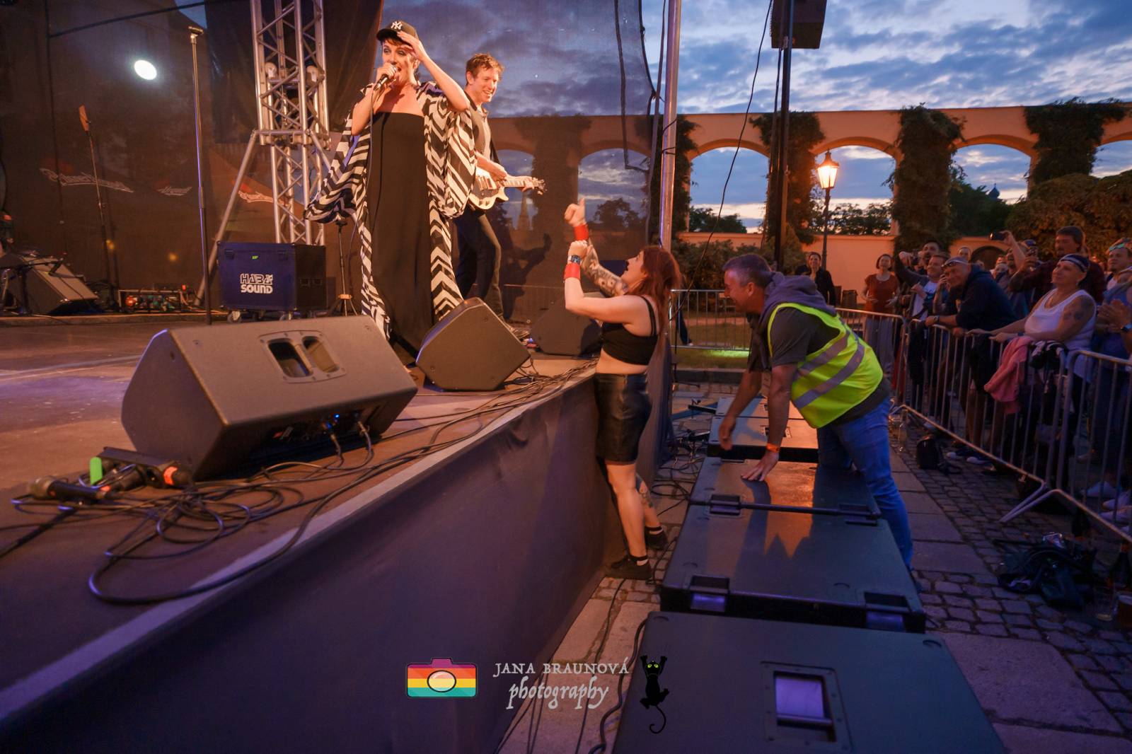 Kosheen zakončili v Plzni turné po Česku, publikum si podmanili svou energií