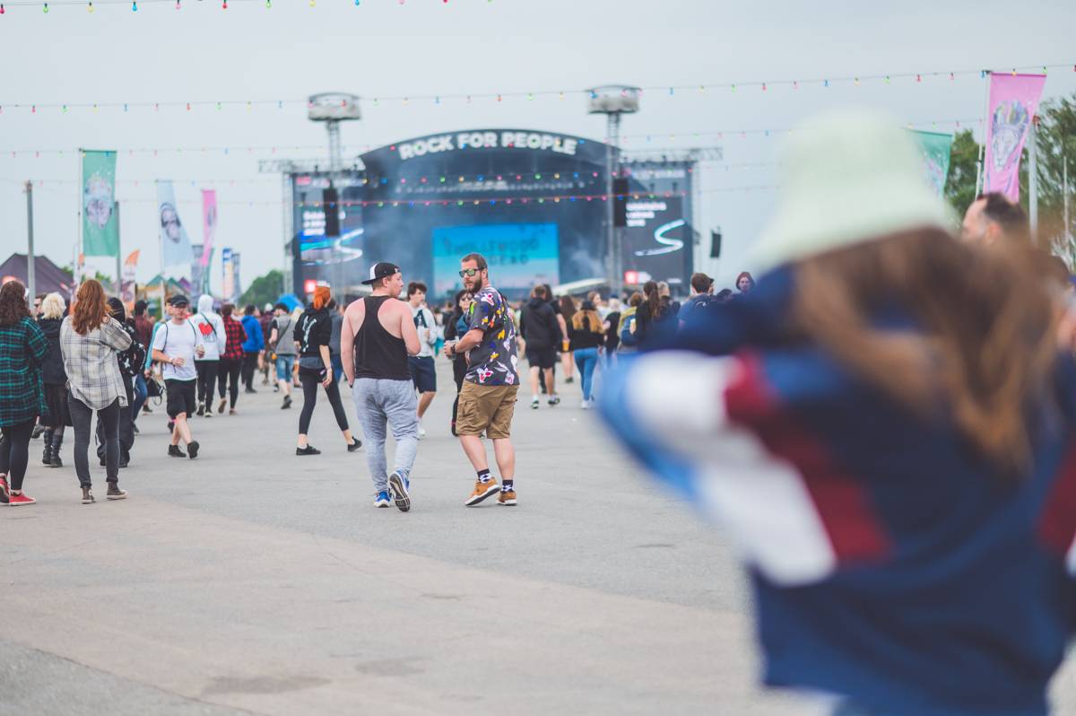 Mod Sun, Ashnikko, ale také The Silver Spoons. Takový byl druhý den Rock for People