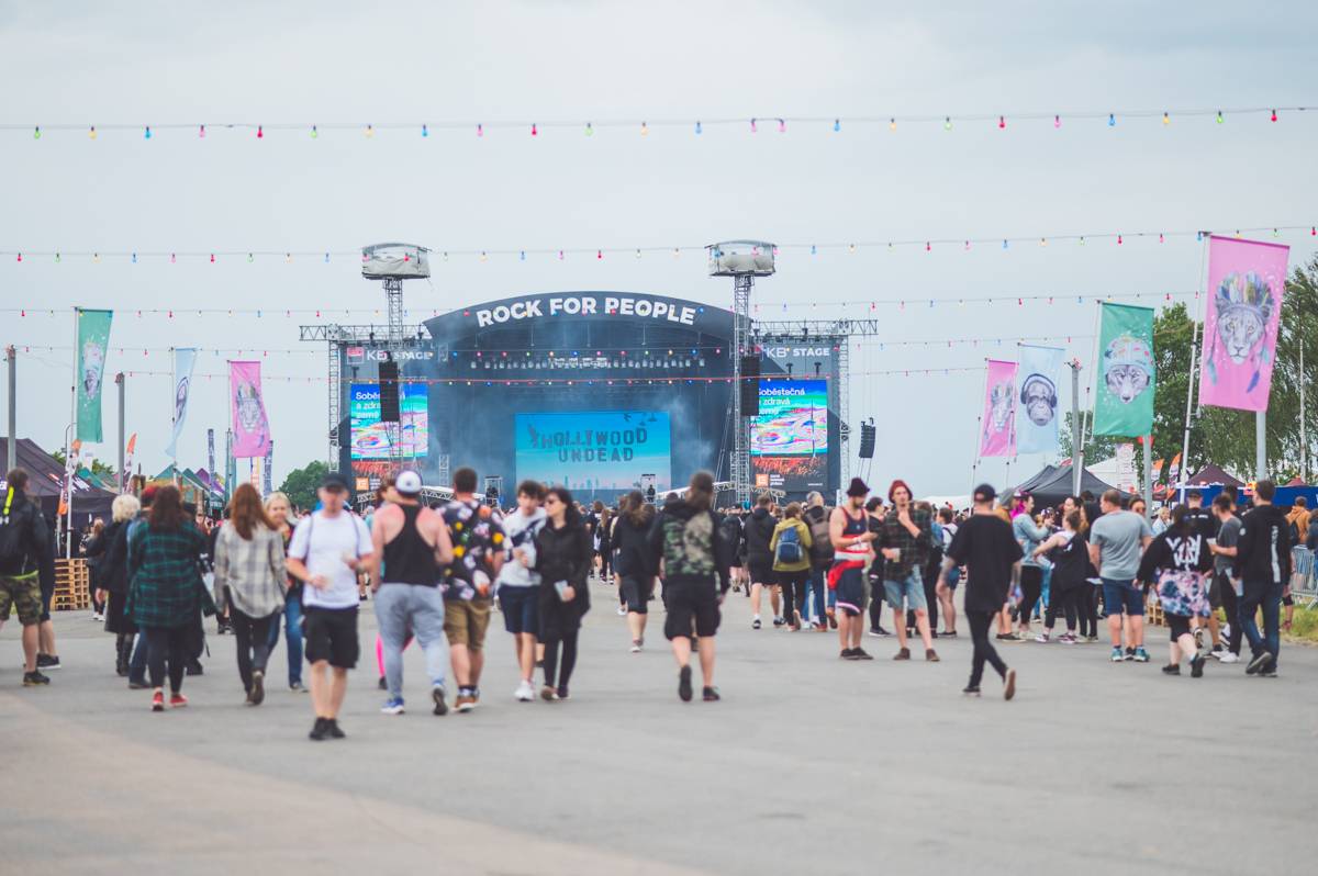 Mod Sun, Ashnikko, ale také The Silver Spoons. Takový byl druhý den Rock for People