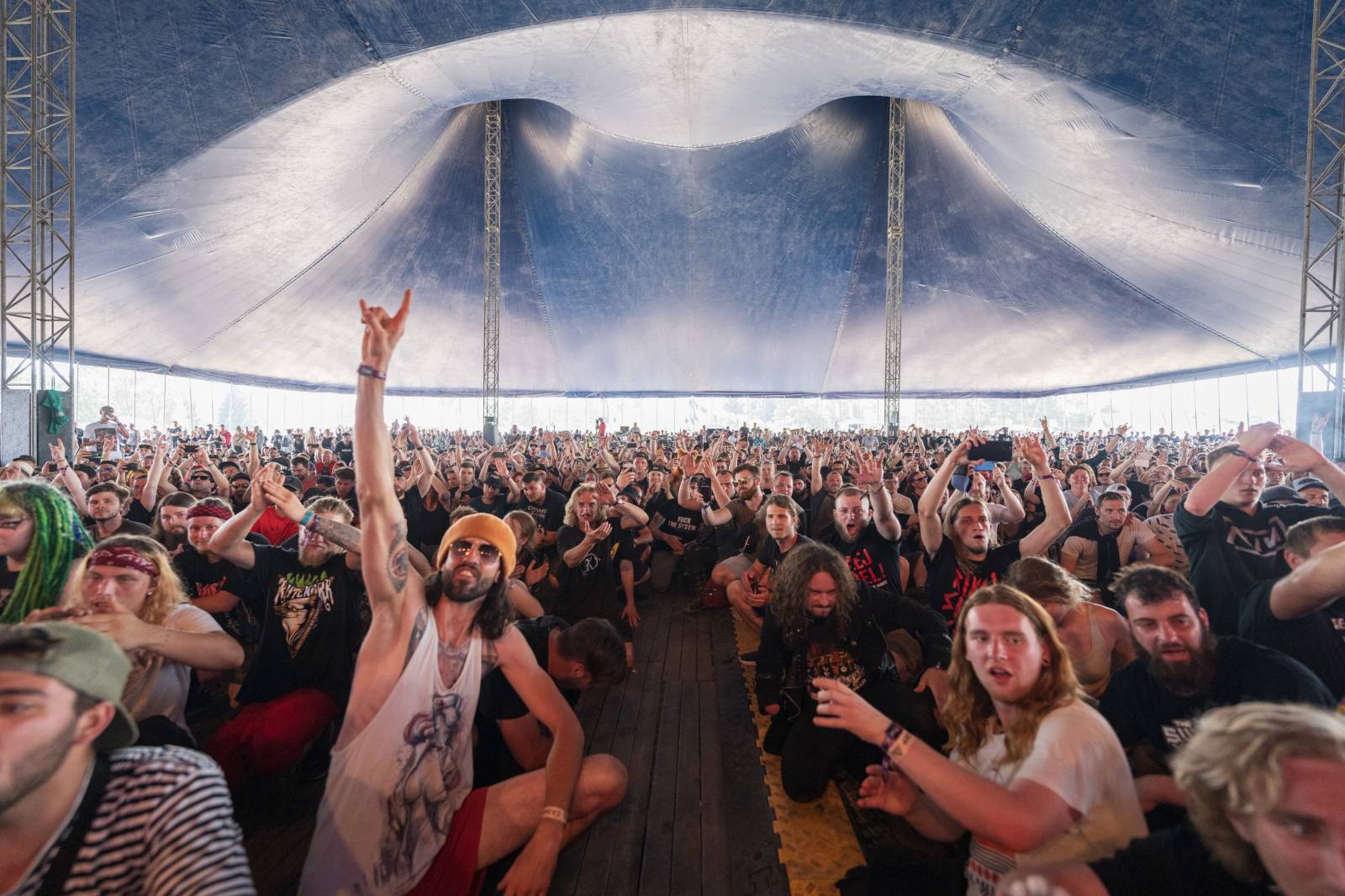 Třetí den Rock for People měl dva headlinery. Po The 1975 se do této role pasovali i Papa Roach