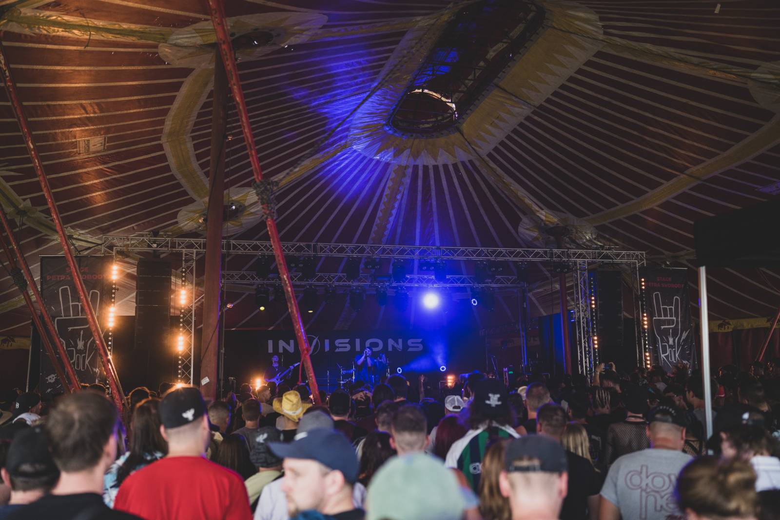 Třetí den Rock for People měl dva headlinery. Po The 1975 se do této role pasovali i Papa Roach