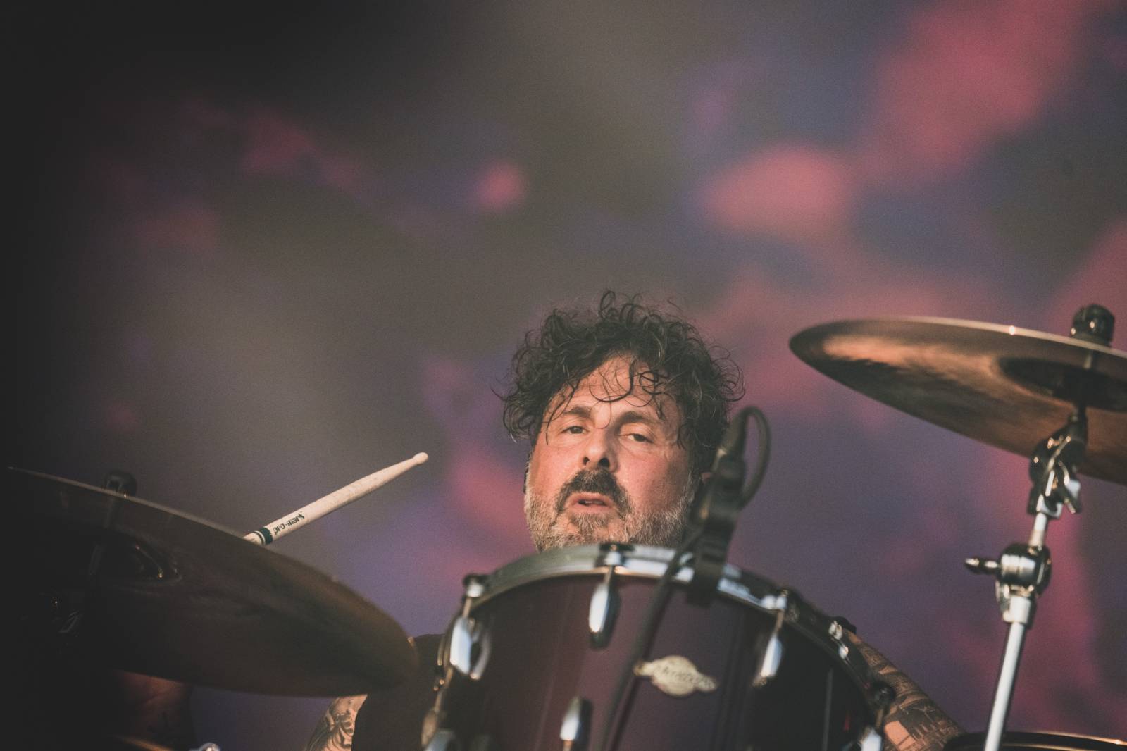 Třetí den Rock for People měl dva headlinery. Po The 1975 se do této role pasovali i Papa Roach