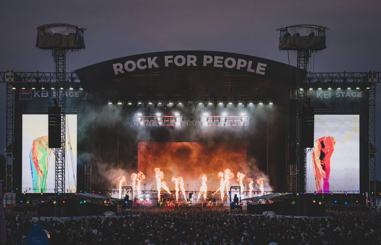 Třetí den Rock for People měl dva headlinery. Po The 1975 se do této role pasovali i Papa Roach
