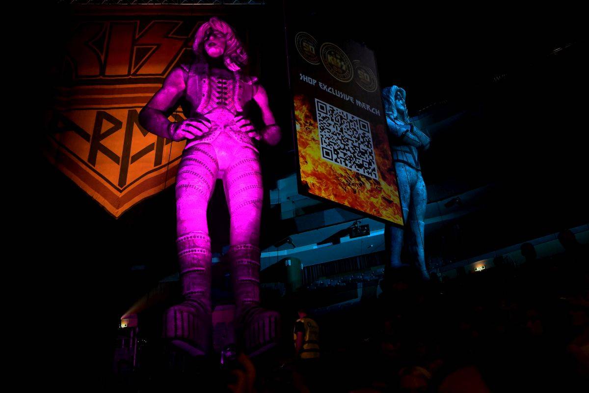 Kiss se v pražské O2 areně velkolepě loučili s českými fanoušky