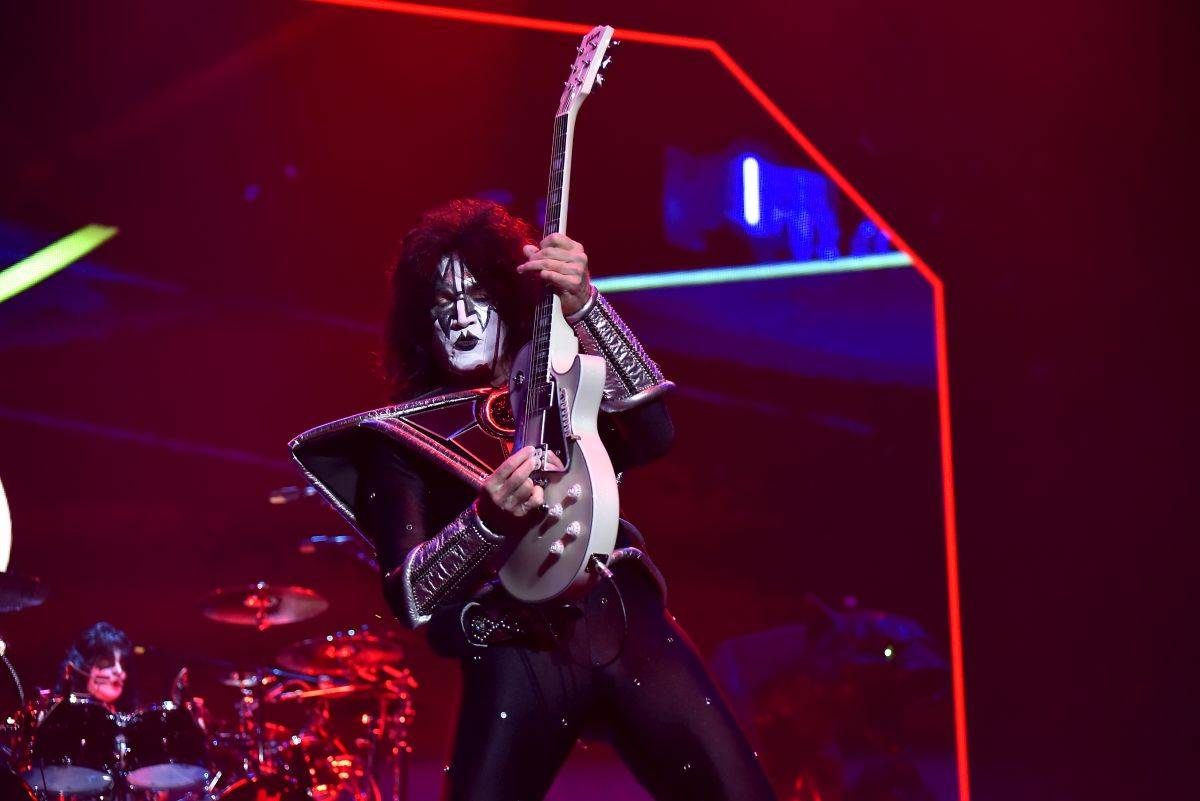 Kiss se v pražské O2 areně velkolepě loučili s českými fanoušky