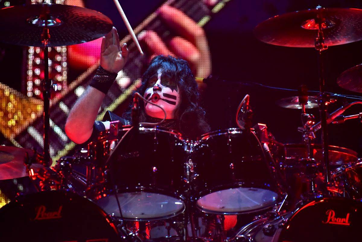Kiss se v pražské O2 areně velkolepě loučili s českými fanoušky